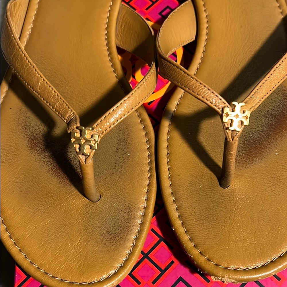 Tory Burch Simple Logo Leather Thong Sandal - Picture 2 of 6